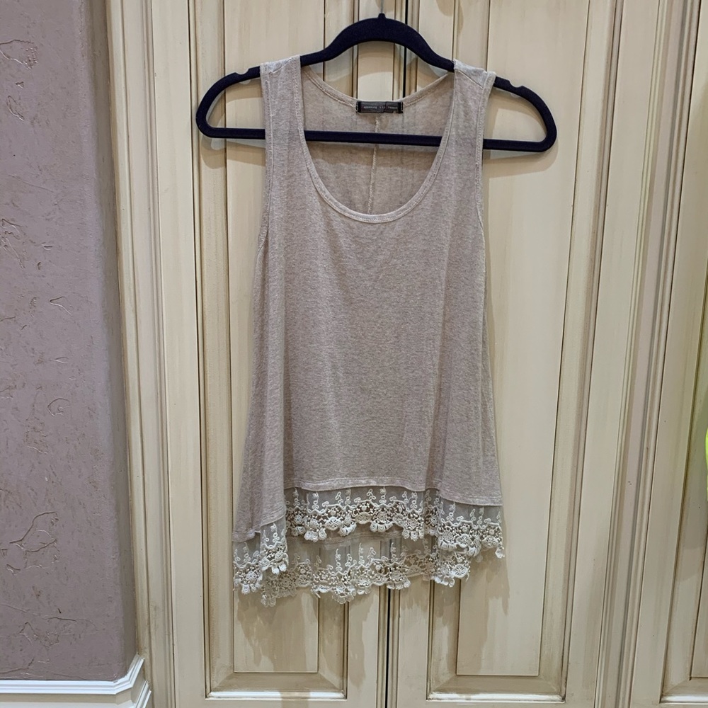 Cream tank top XS/S with bottom lace detail